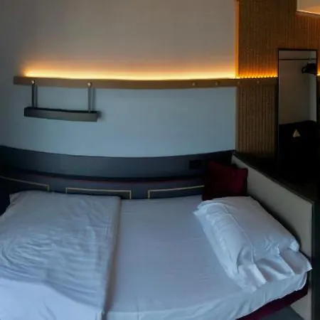 Garden Hotel 3*